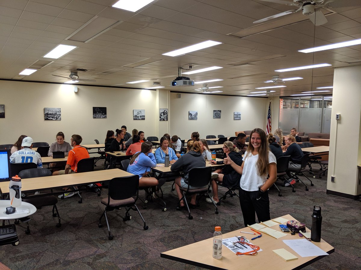 BGSU_SAAC's tweet photo. Subcommittees working hard and so is our Prez #creatingideas #givingback #falconfamily https://t.co/tvTLiK6R8Y