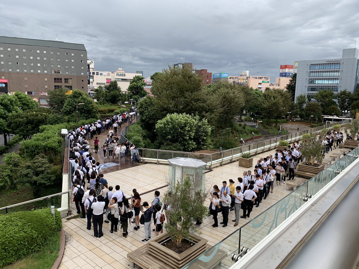 津田沼駅が入場規制が掛かり駅前でまるで参勤交代の如く長蛇の列が出来る Togetter 津田沼駅が入場規制が掛かり駅前でまるで参勤交代の如く長蛇の列が出来る Togetter