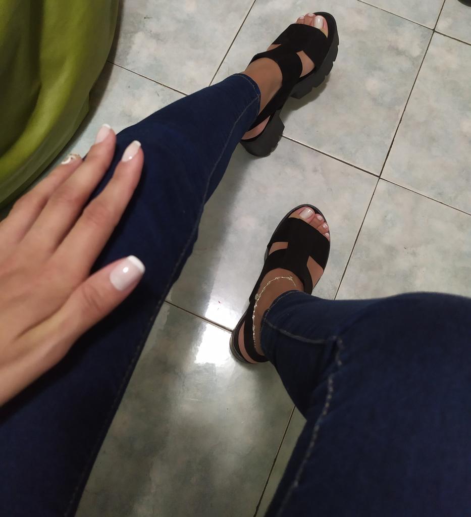 aandreatb's tweet photo. Feliz viernes 👣😘❤️ https://t.co/AfQJJwNzPl
