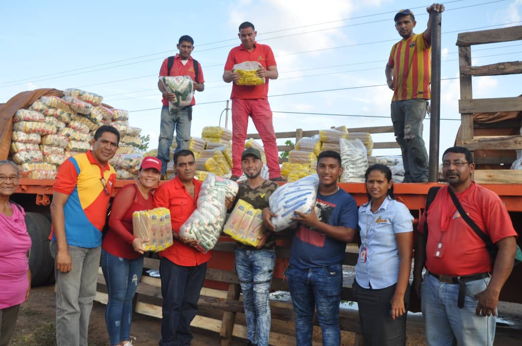 Carlosrequenaav's tweet photo. #6Sep| Asistiendo a las víctimas de la guerra económica con el subsidio de bolsas de alimentos en las parroquias #Chaguramas #Tabasca y #LasAlhuacas en el marco de la eficiencia del gobierno de calle, con
@NicolasMaduro
@yelitzePSUV_
@Carlosrequenaav https://t.co/NLmRvJXEc7