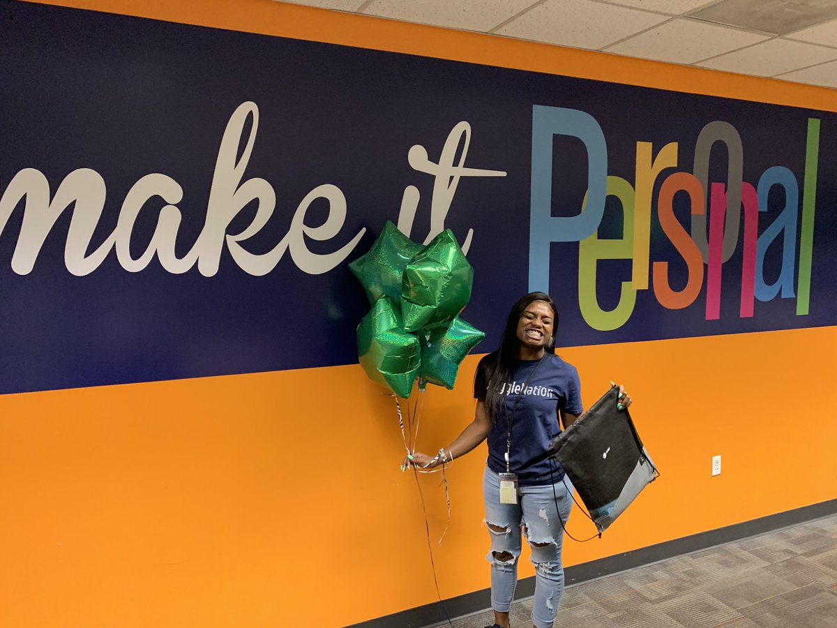 TeamKeyMSS's tweet photo. This is what making it personal looks like! Laneesa ended the night with 4๐ฑ! She had the most sales on the team so she got a little special gift. #someswag #shesallsmiles #shoutout2ourawesomemi60s #fridayfun @FlandersTeam1 @ORLANDOSHINES #TuggleNation https://t.co/h1apSF1FCj