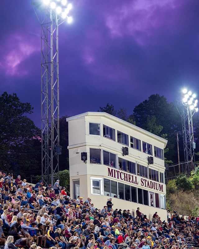 edubrew's tweet photo. Beautiful night for high school football 🏈. #swva #swvafootball #gmen #tazewellcounty #virginiaisforlovers https://t.co/crlY2couoB https://t.co/Qqd39n5zDo