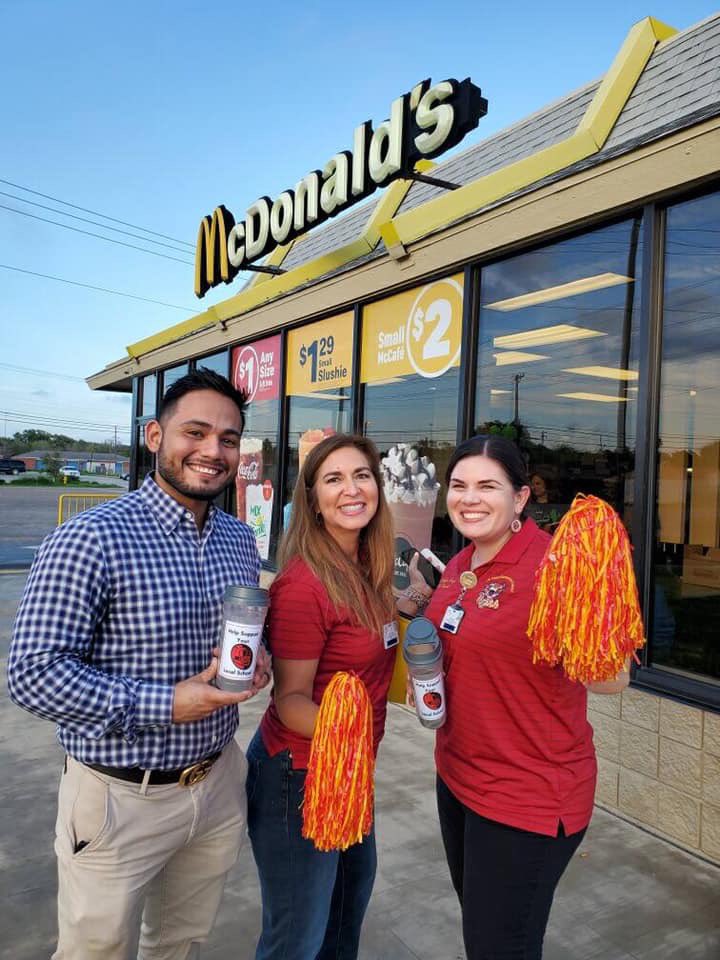 OakParkES's tweet photo. Thursday Open House and right after McTeacher Night!  Lots of smiles 😁 https://t.co/QJgJz25vZm
