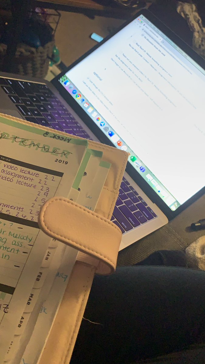 EmmaAndres7's tweet photo. studying all night 😬 #mcom30 https://t.co/jISBnUZPay