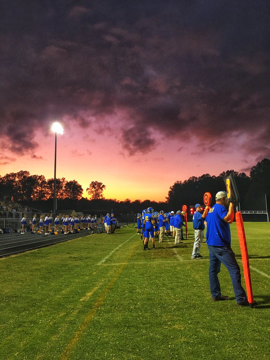McIntoshImages's tweet image. Tonight’s sky at the 2019 SMAC High School Football season opener Calvert v Leonardtown