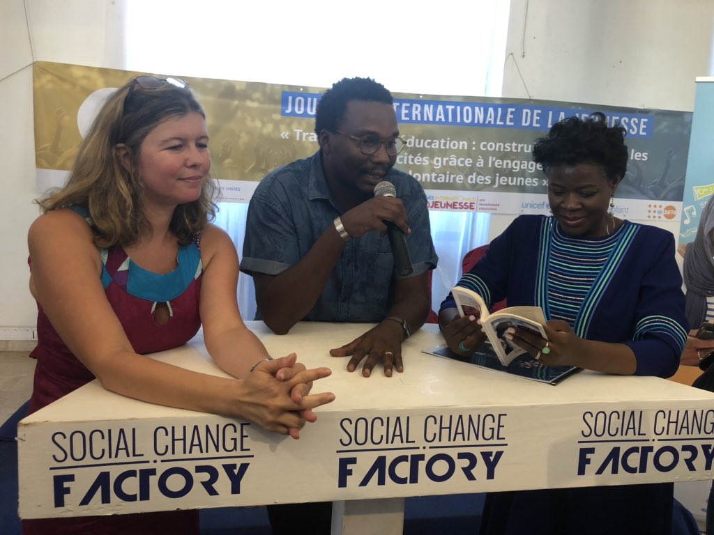 unicefsenegal's tweet image. #FastTips au #SunuYouthDay

Un Mini-atelier avec @SilviaDanailov  et @mc_chantal pour une conversation spontanée, avec un groupe de jeunes. Entre autres conseils donnés à ces jeunes, elles ont insisté pour que les jeunes continuent à s’éduquer et à bâtir leur confiance en soi.