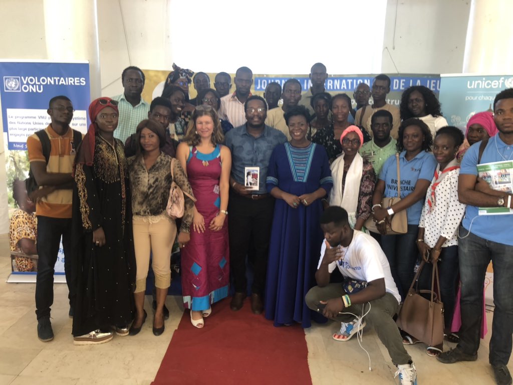 unicefsenegal's tweet image. #FastTips au #SunuYouthDay

Un Mini-atelier avec @SilviaDanailov  et @mc_chantal pour une conversation spontanée, avec un groupe de jeunes. Entre autres conseils donnés à ces jeunes, elles ont insisté pour que les jeunes continuent à s’éduquer et à bâtir leur confiance en soi.