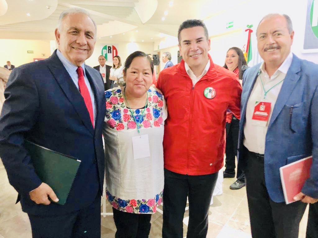 VictorSilvaMich's tweet photo. El refrendo de @enrique_martini como delegado del CEN del PRI en Michoacán, es síntoma de que vamos por la ruta correcta. Sin prisas pero sin pausas. ¡Vamos construyendo el triunfo para el 2021! https://t.co/7KvsKTcGhu