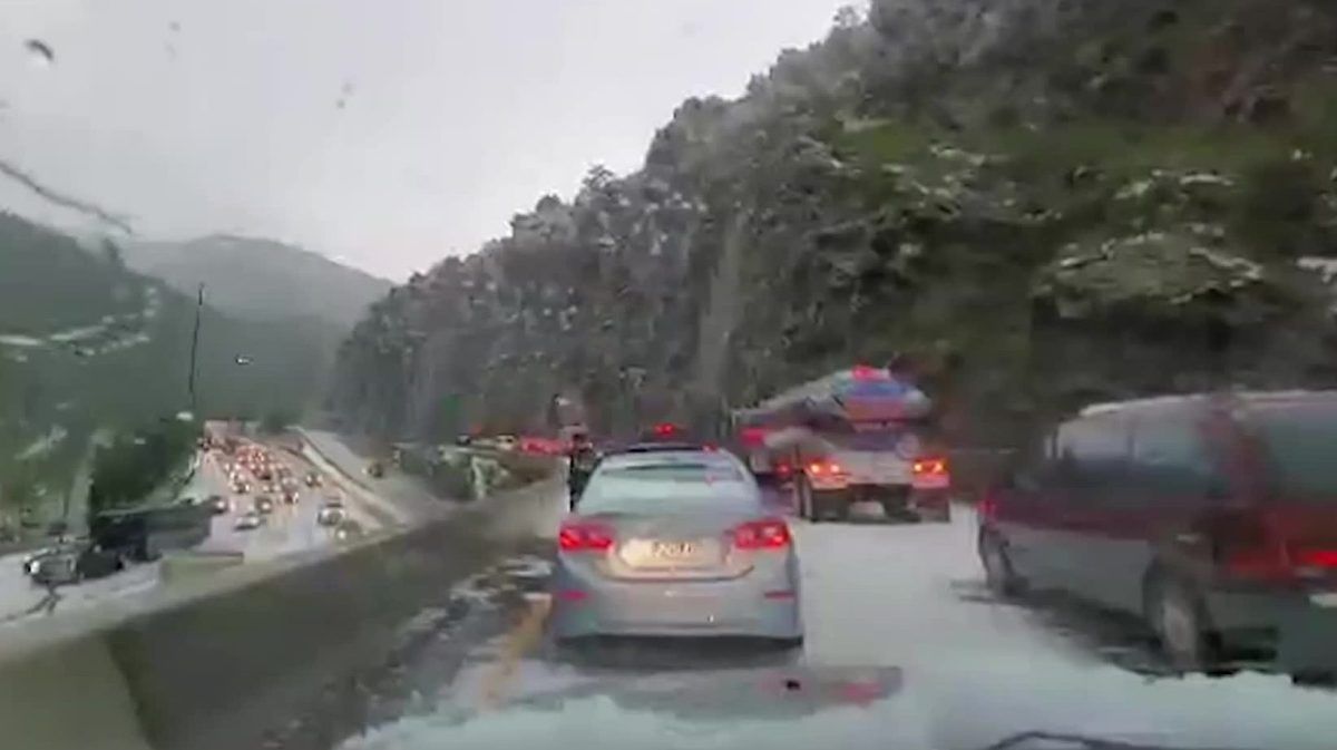 KDVR's tweet photo. โถ๏ธ Watch: Storm dumps hail on I-70, causes mudslide near Floyd Hill. Cars forced to drive over rocks: https://t.co/aG42ilaqTb #cowx https://t.co/kqXyHwIQ28