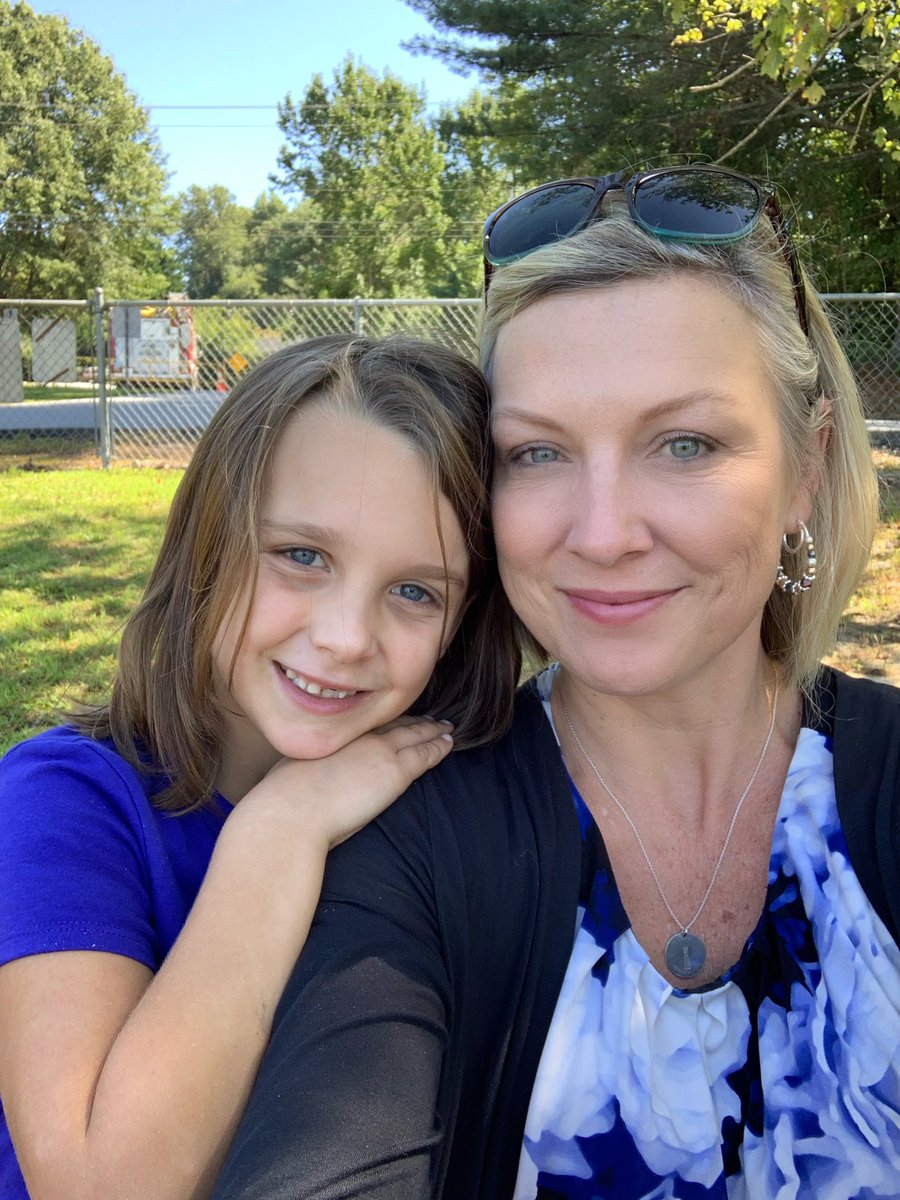 Nakki01's tweet photo. Had the pleasure of dining with this sweet first grader at the back to school picnic today. ❤️🐝 #proudmom #besbees https://t.co/KNnrVphaUW