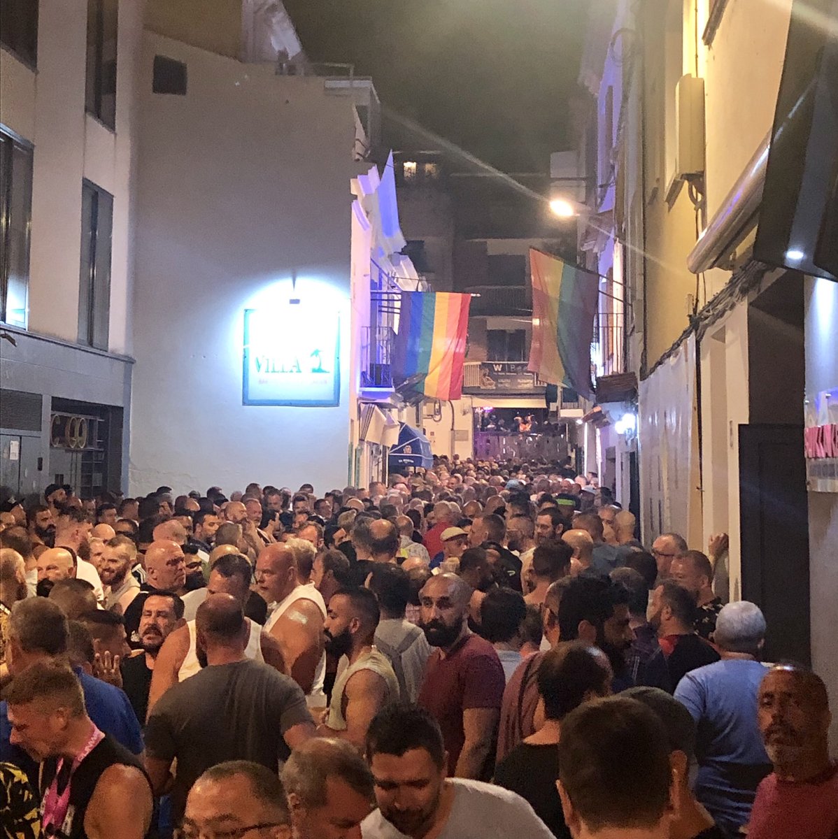 pepribes's tweet photo. Cal felicitar i ala amics de @bearsitges pel nou èxit organitzatiu de la #BearSitges Week. Gent vinguda d’arreu per gaudir de la llibertat i fraternitat que sempre ofereixen els vilatans i comerços de Sitges, cap a la nostra comunitat i les seves diferències. Un Referent europeu https://t.co/PLMly0jPw7