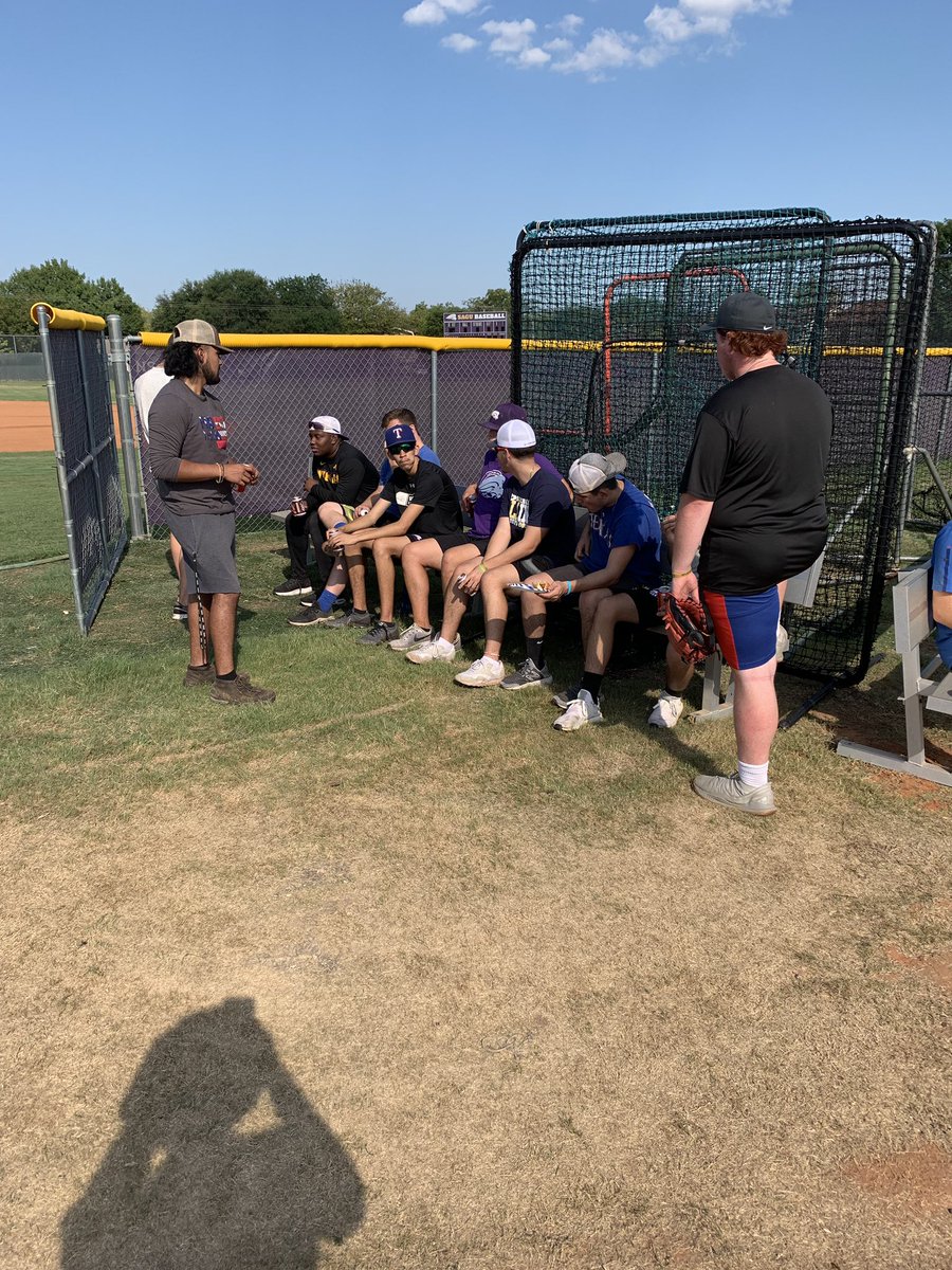 NelsonUBaseball's tweet photo. Nothing like a little team cookout to cap off community service day. #SAGUBaseball https://t.co/Gu6mRpehwC