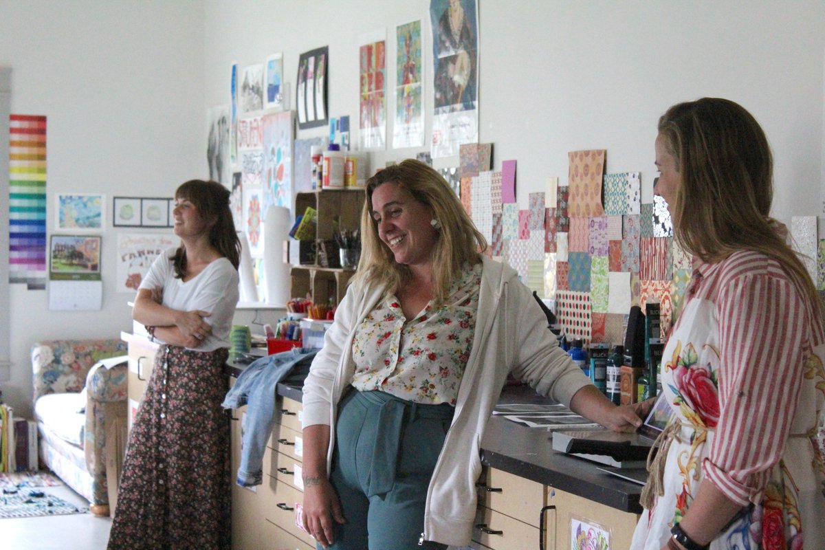 StrattonMtnSch's tweet photo. We capped off a busy first week of school with an incredible visit from acclaimed muralist @magda_love_ , a visiting artist in residence at @sovtarts. Magda spoke with SMS classes about her work across the world and inspired students to begin their own masterpieces 🎨 #GoSMS https://t.co/NbdjKI6cSy
