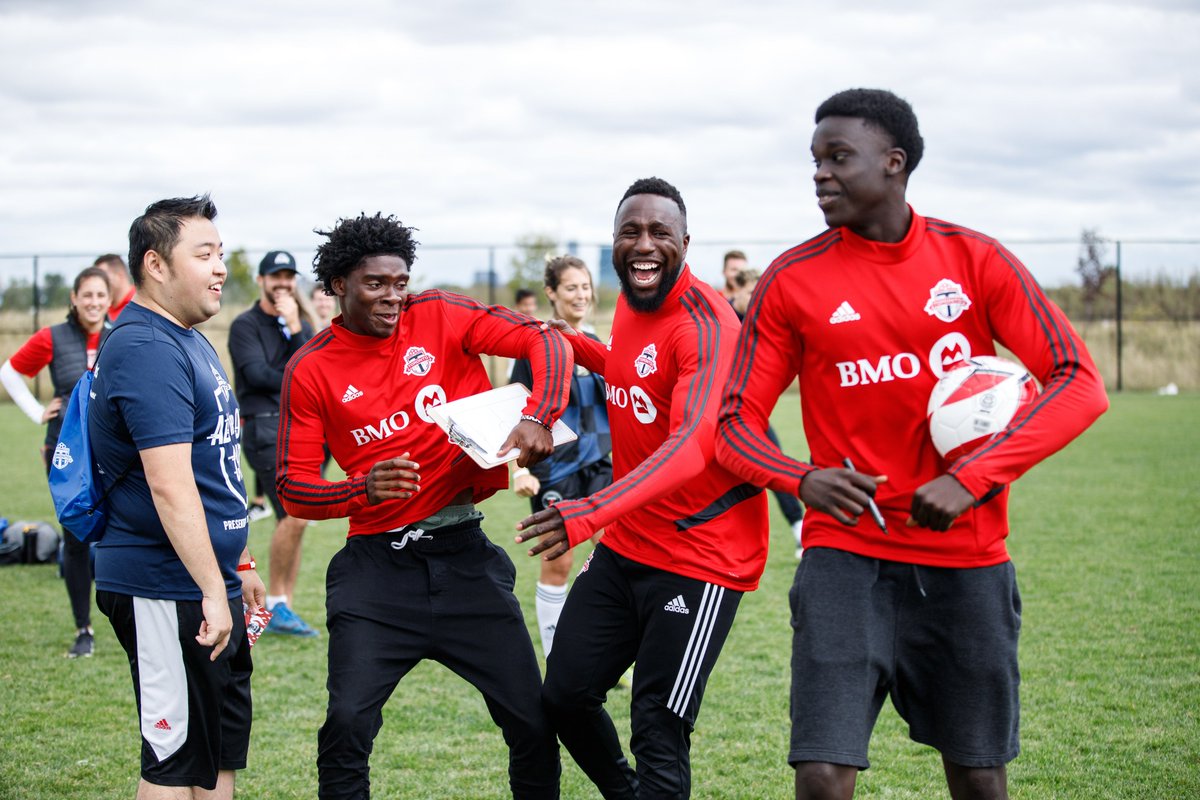 MLSEFoundation's tweet photo. Mind games. Banter. Bragging rights. π
A huge thank you to all @torontofc players and alumni who served as celebrity coaches at our #AllForOneCup held at @BMO Training Ground* π
* - A @calebpatterson and @AuroJr02-coached team were one of two champions crowned on the day π https://t.co/S17pgqdAl5