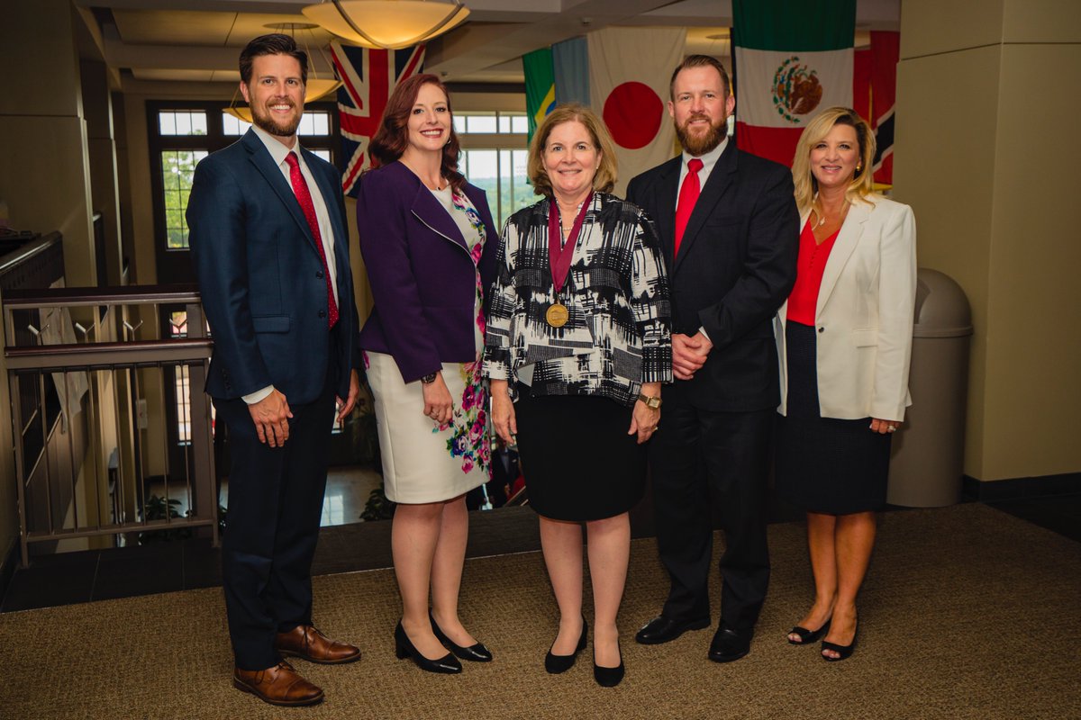 williamjewell's tweet photo. Today we kicked off the year at #OpeningConvocation & recognized civic leaders, Esther George & Pedro Zamora! 🏅
And thanks to Maurice Watson, Of Counsel at Husch Blackwell, for guest speaking! 👍 https://t.co/cOnhc3UO63