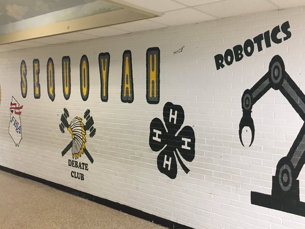 pcamick2's tweet photo. DCSD’s FIRST LEGO Robotics season starts tonight with the training of over 150 students at Sequoyah Middle School. Young Engineers at Work! @DeKalbSchools @pcamick2 https://t.co/zYiT1Moy2b