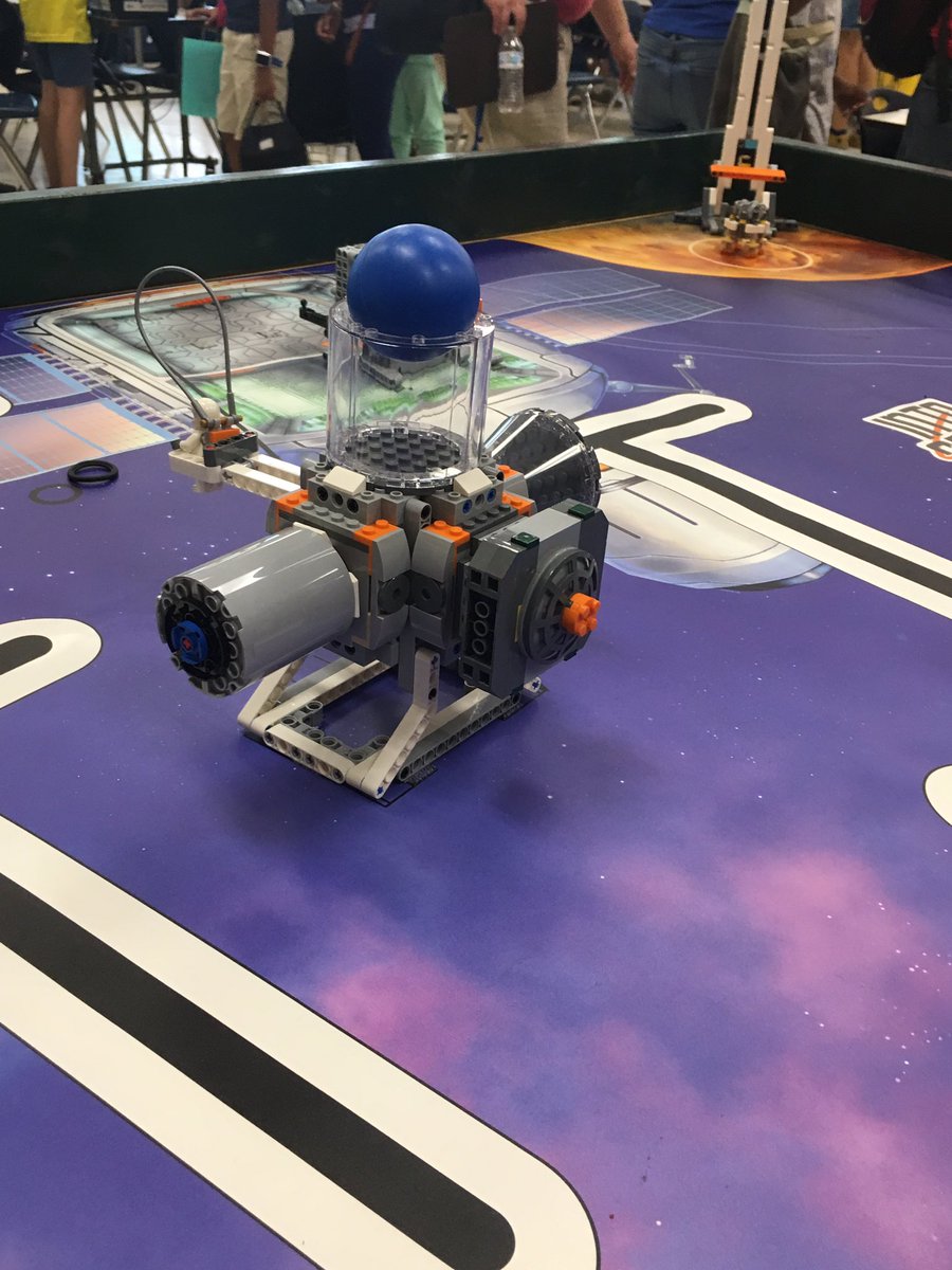 pcamick2's tweet photo. DCSD’s FIRST LEGO Robotics season starts tonight with the training of over 150 students at Sequoyah Middle School. Young Engineers at Work! @DeKalbSchools @pcamick2 https://t.co/zYiT1Moy2b