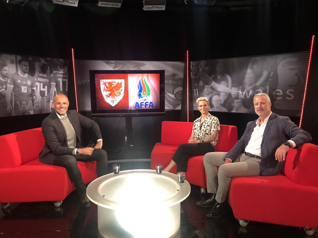 JessFishlock's tweet photo. First time in the studio for me tonight covering the #WALAZE game with @jasonmohammad ..
Not the best performance by Wales but most importantly got the 3 points.
See you again Monday Night.
#FaceforTv https://t.co/Ur5XlRVElP