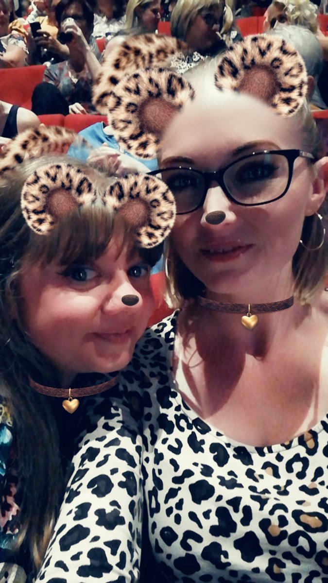 cazpallant's tweet photo. Such a giggle tonight at @BrewhouseLive seeing @whymummydrinks. #badmums #winedrinking #mumsnightout https://t.co/1wNQgvDYdz