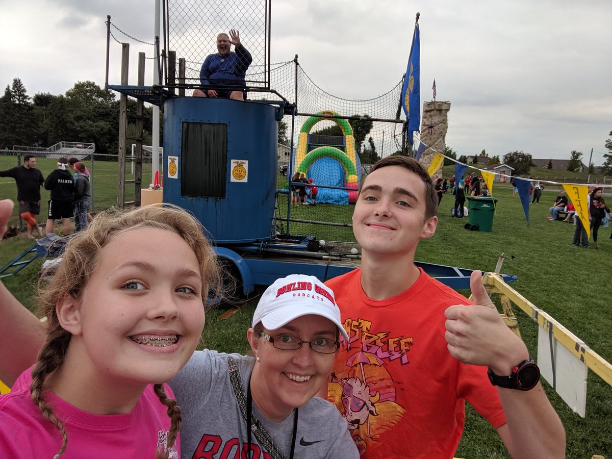 MrsFergBGCS's tweet photo. New favorite family selfie!
@BGHSFFA @francis_scruci @mjbechstein https://t.co/02mtgwaE77