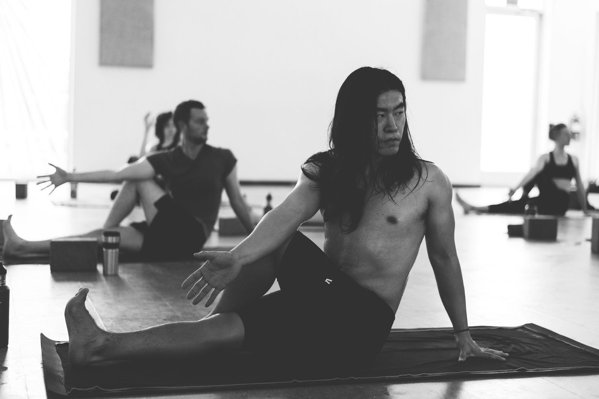 Modo Yoga Austin tweet media