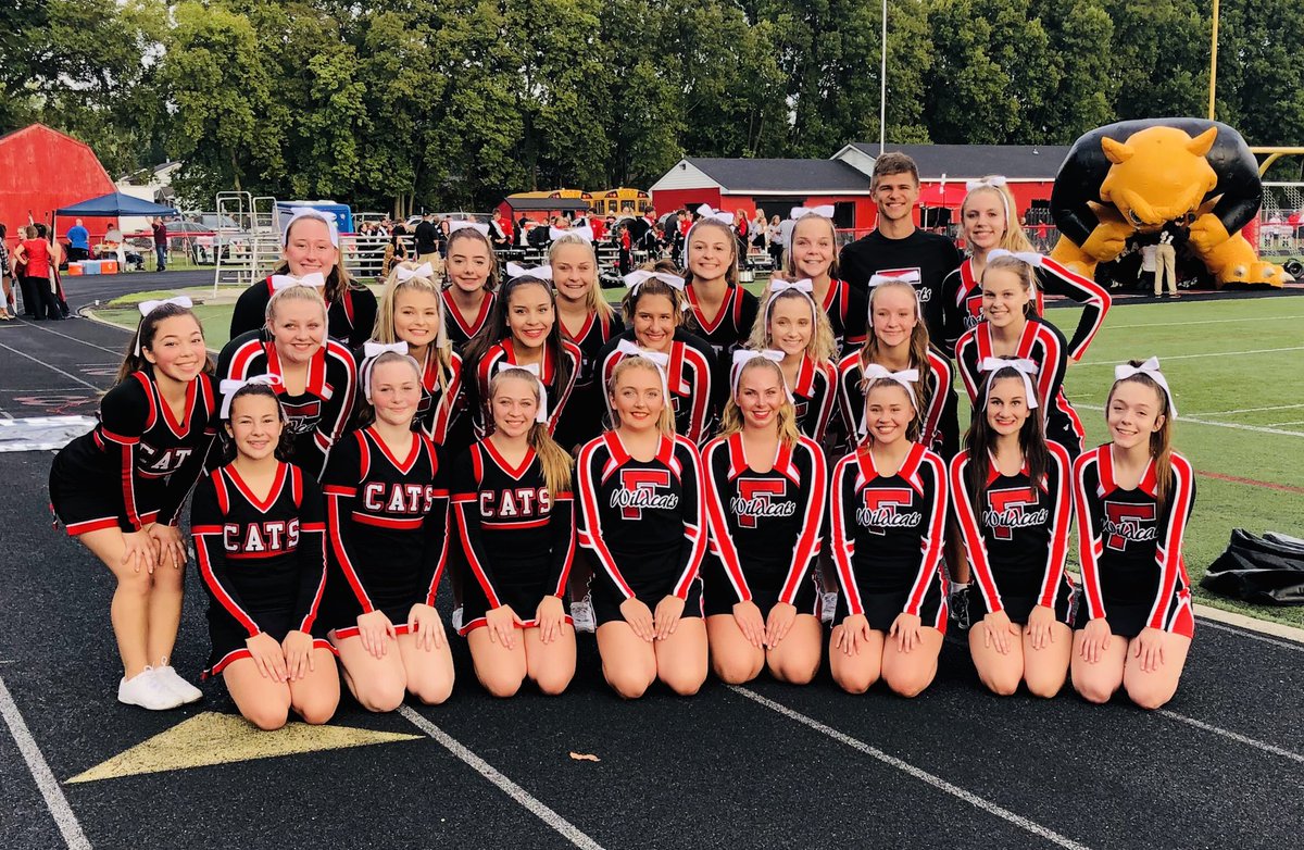 franklin_cheer's tweet photo. Friday Night Lights ❤️🐾🏈 https://t.co/7J6KIPYc9X