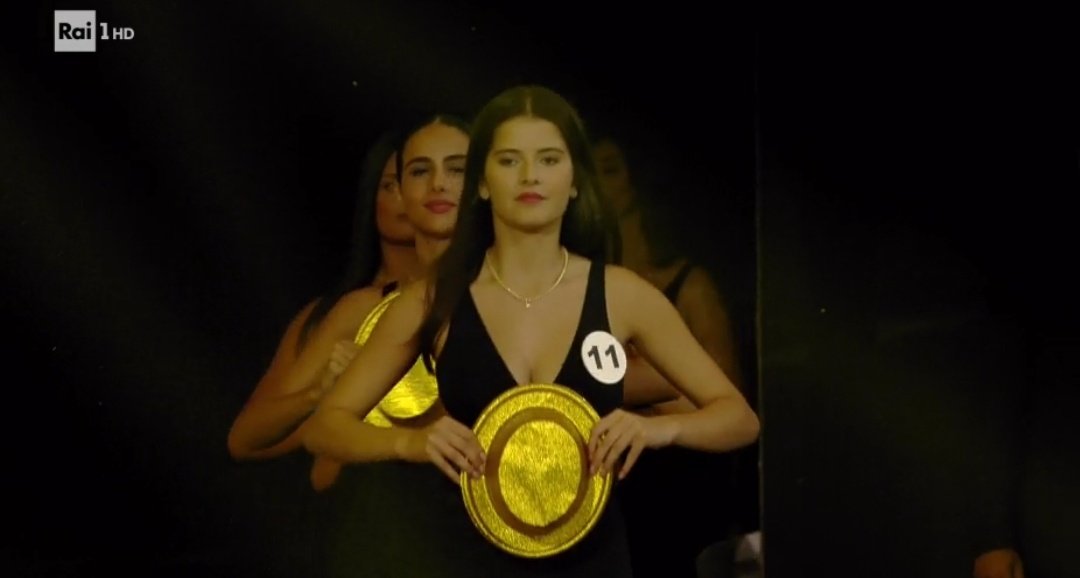 MissItalia__'s tweet photo. Stacchetto delle ragazze "one"
#MissItalia https://t.co/pF4PvMKJNC