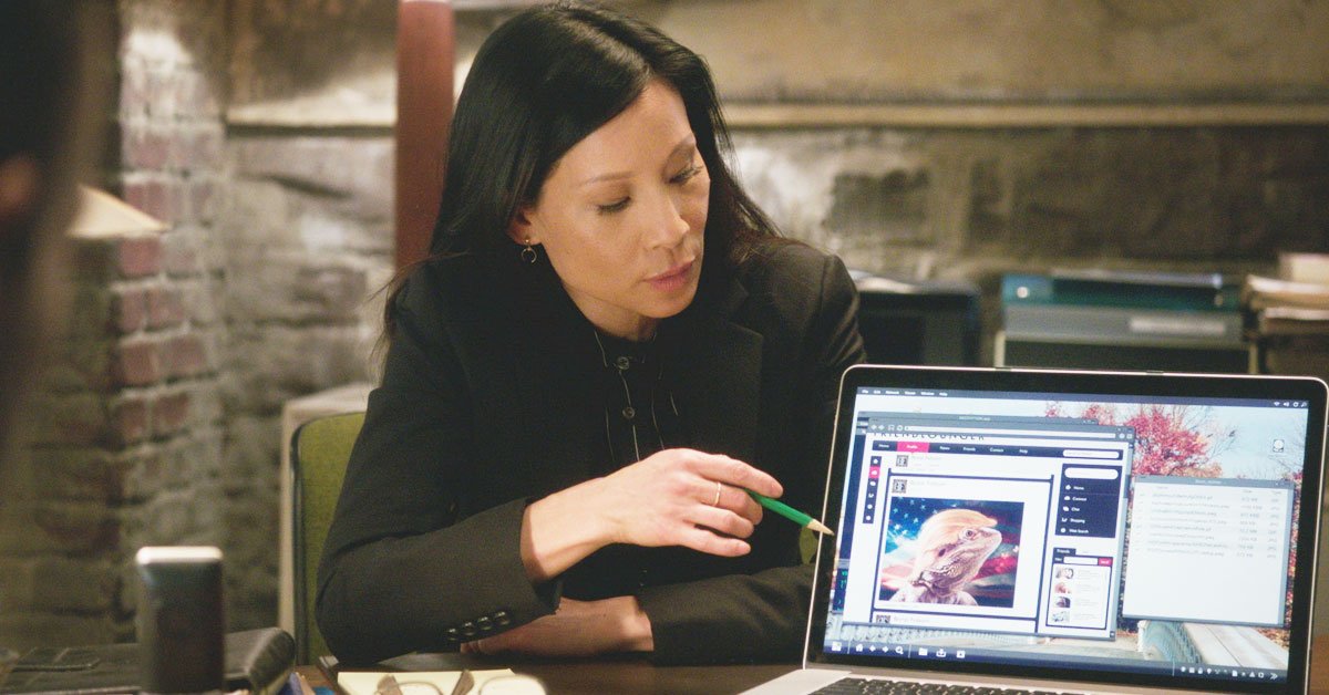 McgeeMediaLLC's tweet photo. Work never ends for Watson and Holmes. #Elementary https://t.co/LxZFWv4j7r https://t.co/FWHrk474SJ