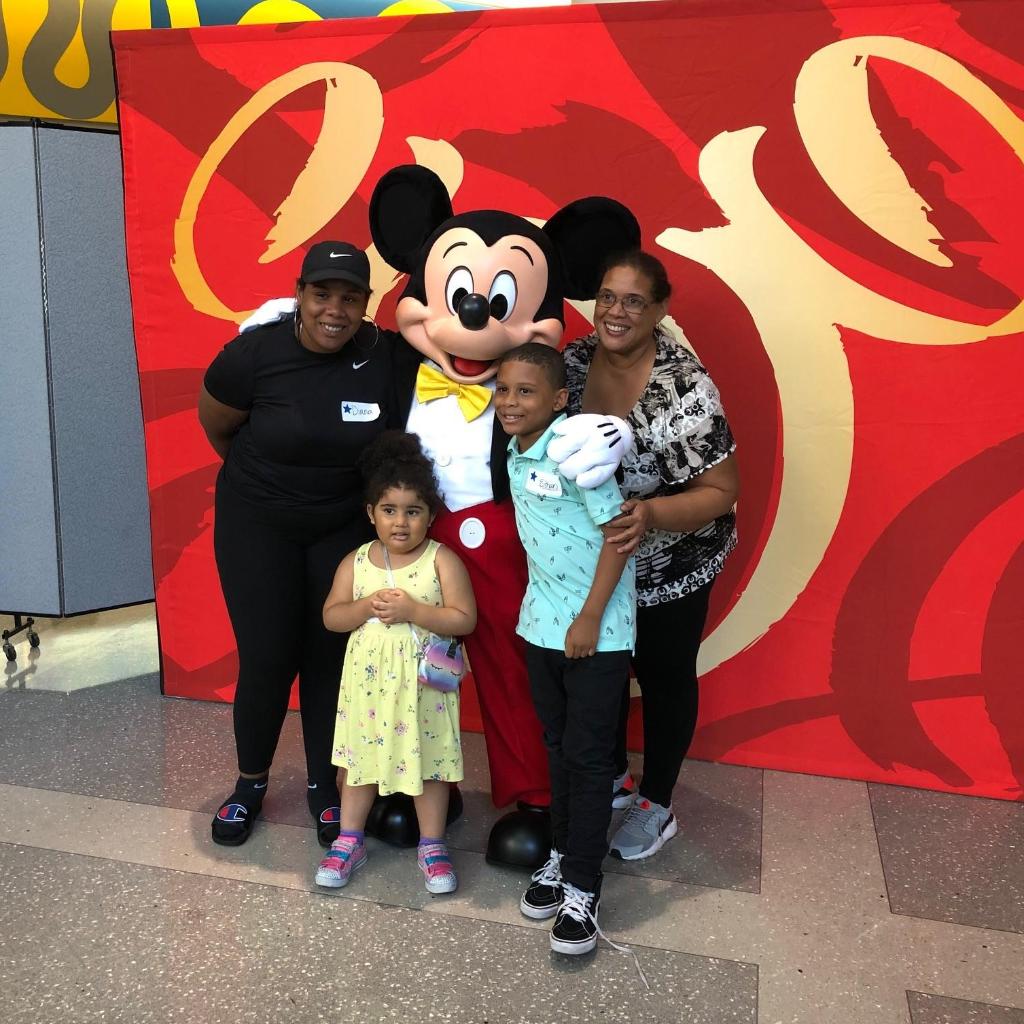 nyphospital's tweet image. #ICYMI: Patients at #NYP Morgan Stanley Children's Hospital received a special surprise from our friends at @ABC7NY. It was all part of the @Disney's “Team of Heroes” initiative and included a special visit from the one and only Mickey Mouse! nyphosp.co/2MLsy19