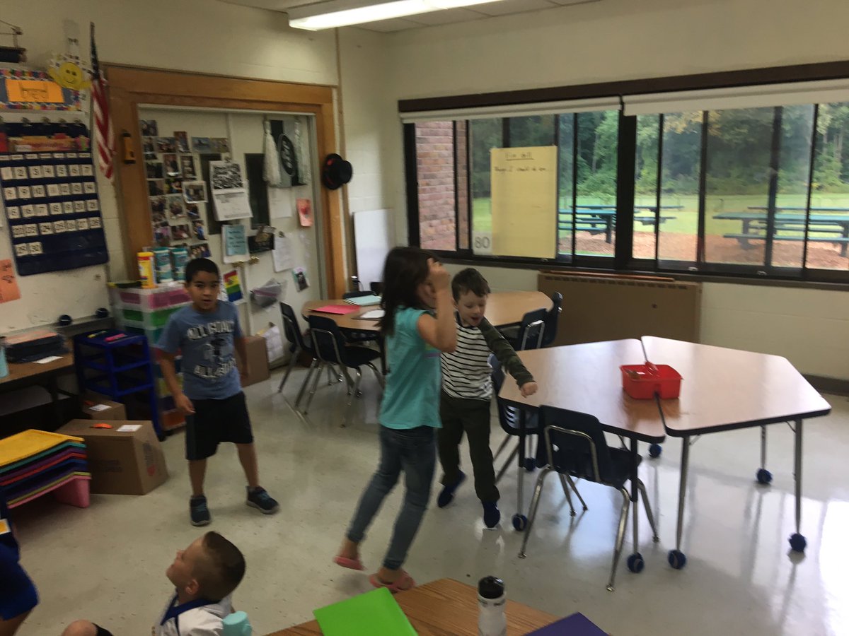 BlessingMahopac's tweet photo. Each day this week has been extra fun because of my new jammy pack! Teachers, students and parents are loving it! Starting & ending each day with music is amazing! I love seeing all the smiles and dance moves! #jammypack #MakeItHapoen #ElemAPNetwork @bulldogslv @FulmarsFinest https://t.co/8E7JgH0DHe