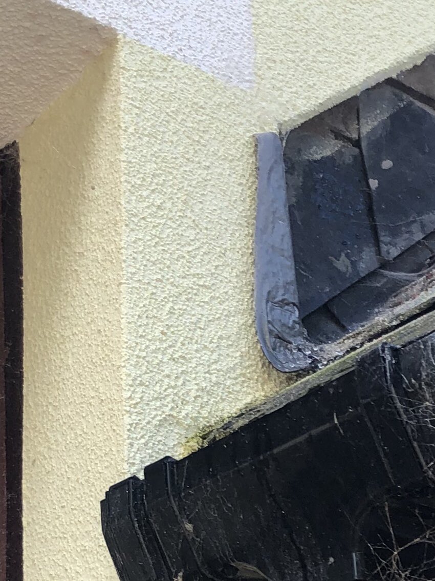 CExtraction's tweet image. When has Flashband been part of a manufacturers detail?? Seams to be a common cheap detail leading to the failure of this system. #poorworkmanship #cavityextraction #failedretroinsulation