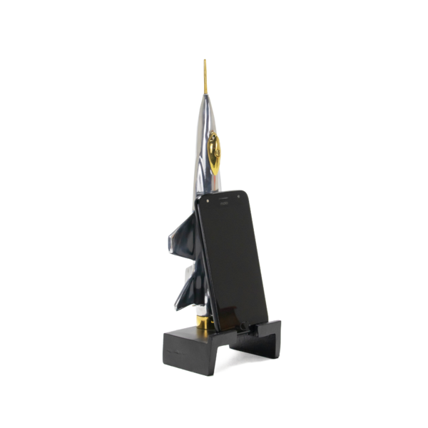 PenduluxGoods's tweet photo. The North American X-15 was a rocket-powered aircraft that set an all-time speed record of 4,520 MPH in 1967. Our replica is a little slower, and it's a phone stand, cast from hand polished aluminum with a brass nose tip. #fast #stand #pendulux #x15 #jet 
https://t.co/2oGXPGygCQ https://t.co/zGh7s19ITa