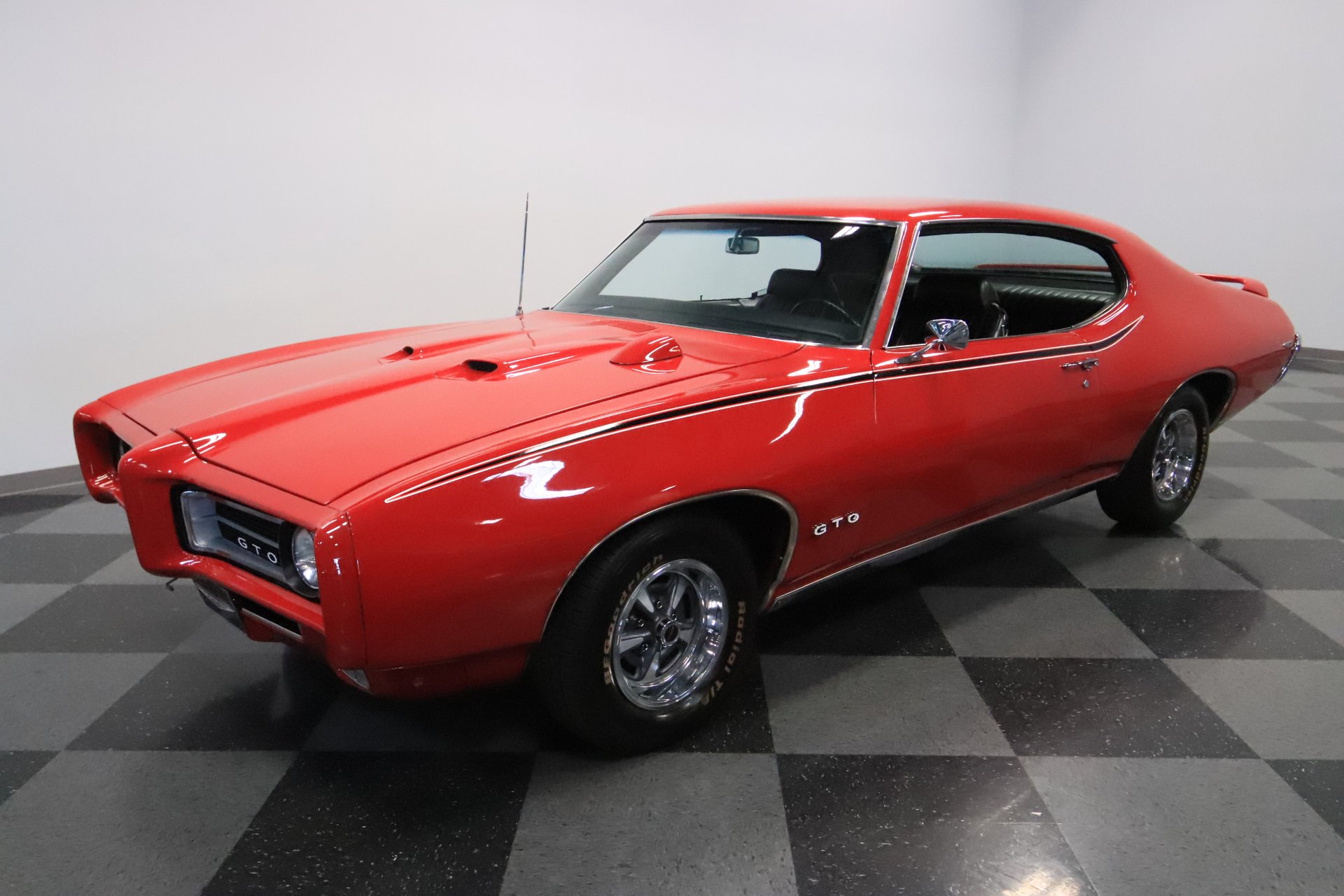 Streetside Classics Gtovsmopar This 1970 Dodge Challenger R T And 1969 Pontiac Gto Are Both From Our Phoenix Showroom What Would You Rather Drive Musclecar Hotrod Oldcar Classiccar Mopar Moparmuscle Americanmuscle