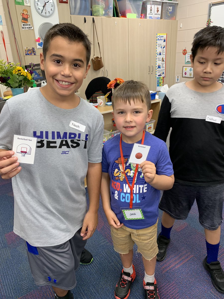 KinderCaterpil1's tweet photo. The end of the first week in K at Oaks! #AlwaysLO https://t.co/XxYfRksA2s
