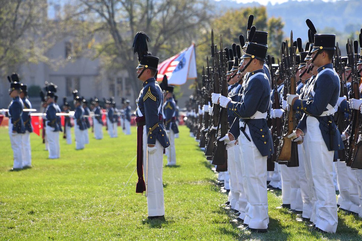 VMI1839's tweet photo. Cadets march in the first parade of the 2019-20 academic year. For a full schedule of parades and events visit https://t.co/YUwZBEBkPn. #rahvamil #bigflagday https://t.co/psoLHhI0df