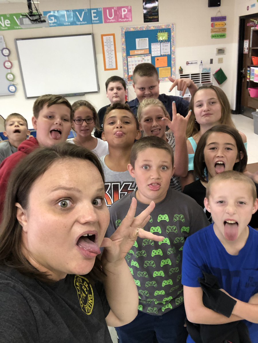 MrsGazaway's tweet image. I forgot to post these! First day of 5th selfies!!! This is going to be an Amazing year! ❤️❤️❤️ #vikingpride #firstdayof5thgrade