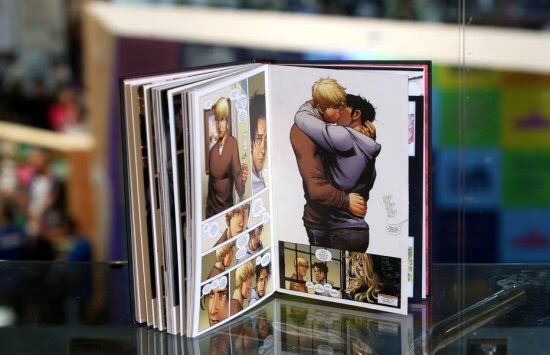 FloareBoreaz's tweet photo. o prefeito do Rio vê conteúdo pornográfico num beijo só porque é entre pessoas do mesmo sexo: #HOMOFOBIA É CRIME.

#CensuraNuncaMais
#LeiaComOrgulho
#ForaCrivella https://t.co/sT4v391m2Q