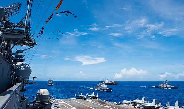 USPACOM's tweet photo. @USPacificFleet leads #Global11 Wargame. #readiness #lethality #ForgedByTheSea #Warships #FreeandOpenIndoPacific https://t.co/eq9DSgWINM