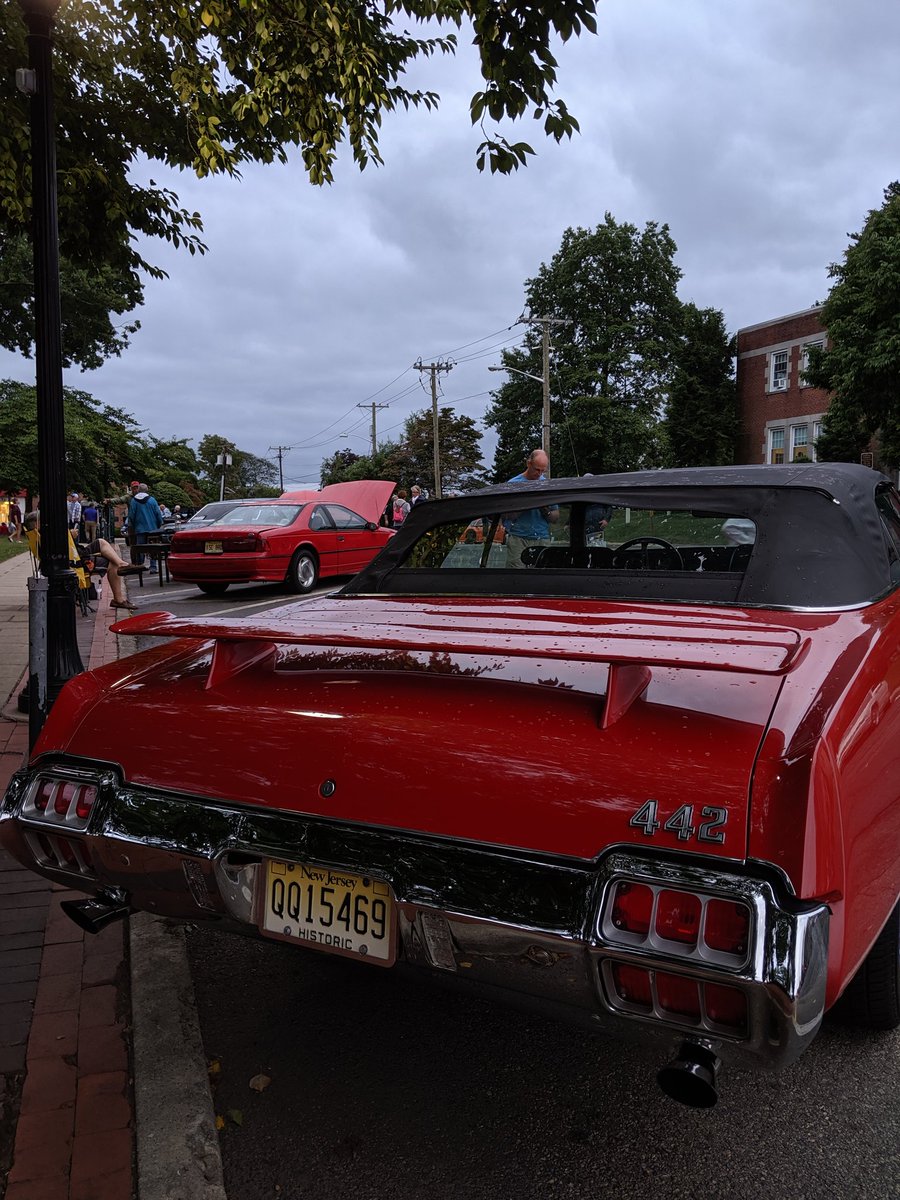 ilkandcookies's tweet image. Ogling some backsides in town tonight. #notacarguy