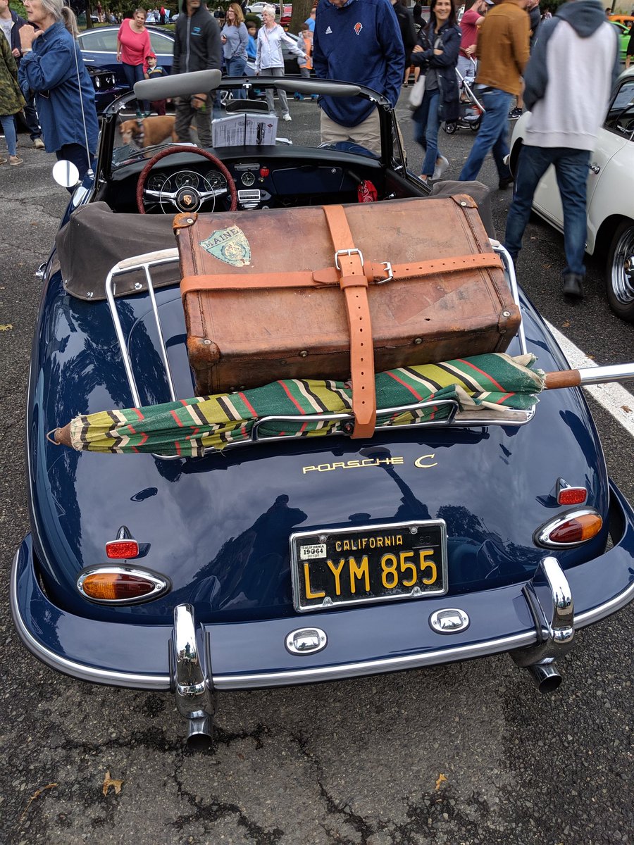 ilkandcookies's tweet image. Ogling some backsides in town tonight. #notacarguy