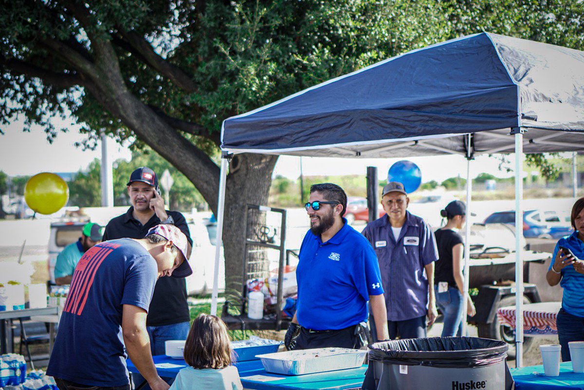 SouthwayFord's tweet photo. Friday night party at Southway. #stftm #ford #f150 #fridaynight #party #truckshow https://t.co/QMT8LKGDEU