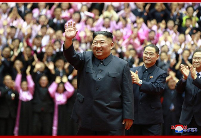📷Supreme Leader Kim Jong Un Has Photo Session with Participants in 14th National Conference of Teachers
🇰🇵 경애하는 최고령도자 김정은동지께서 제14차 전국교원대회 참가자들과 함께 기념사진을 찍으시였다