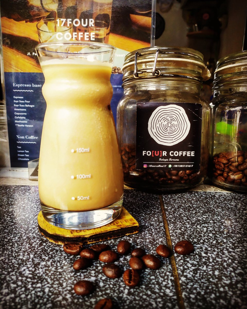 enno_w's tweet photo. Kami tidak menyajikan kenangan, apalagi mantan..
Kami hanya bisa menyajikan kesederhanaan.. 
Dan secukupnya kebahagiaan...
So biar weekendmu bahagia... 
Yuk seruput kopi susu bahagia dari @fourcoffee17 https://t.co/uPbIwac8Rk