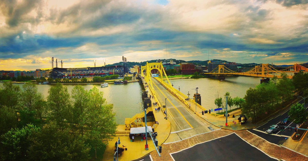 Friday night in the #Burgh!! Hello Weekend!! <a href="/KDKA/">KDKA</a> #YourPittsburgh
