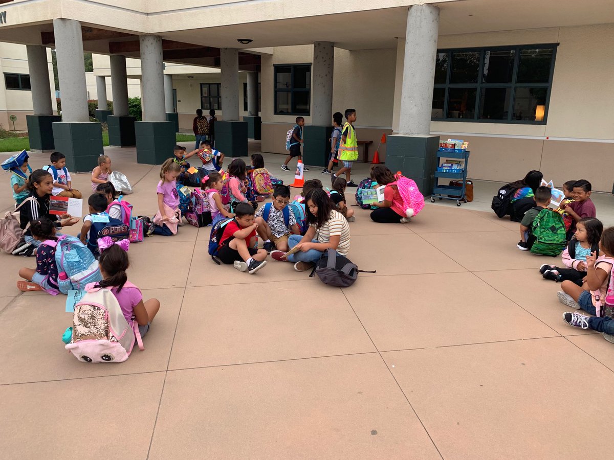 Awesome 4th and 5th Grade Reading Coaches, volunteering their time and leadership to help Kindergarten students love and learn to read!