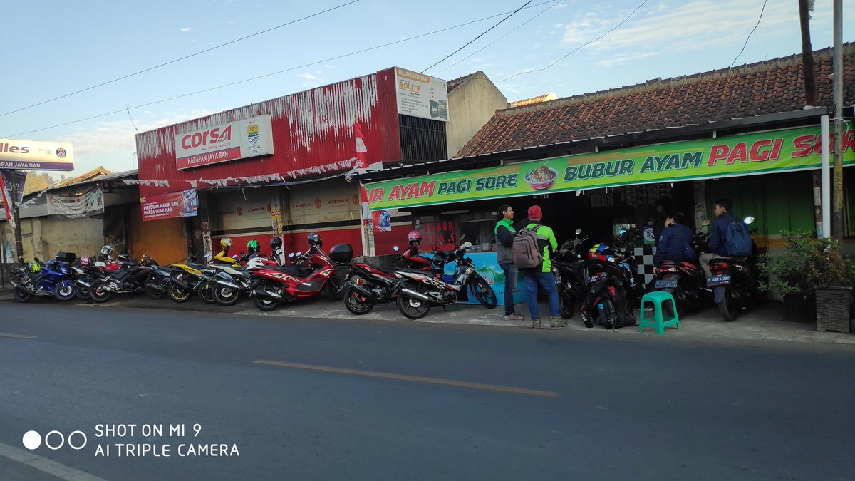 MiFans_Jakarta's tweet photo. Alhamdulillah pasukan Mi Riders sudah tiba di ciwidey, bandung. Sebelum menuju lokasi wisata, isi tenaga dahulu.
#RideWithMi
#NoMiFansNoParty
#AyoMeetUp 
#BudayakanMeetUp https://t.co/cig0L5S1eM