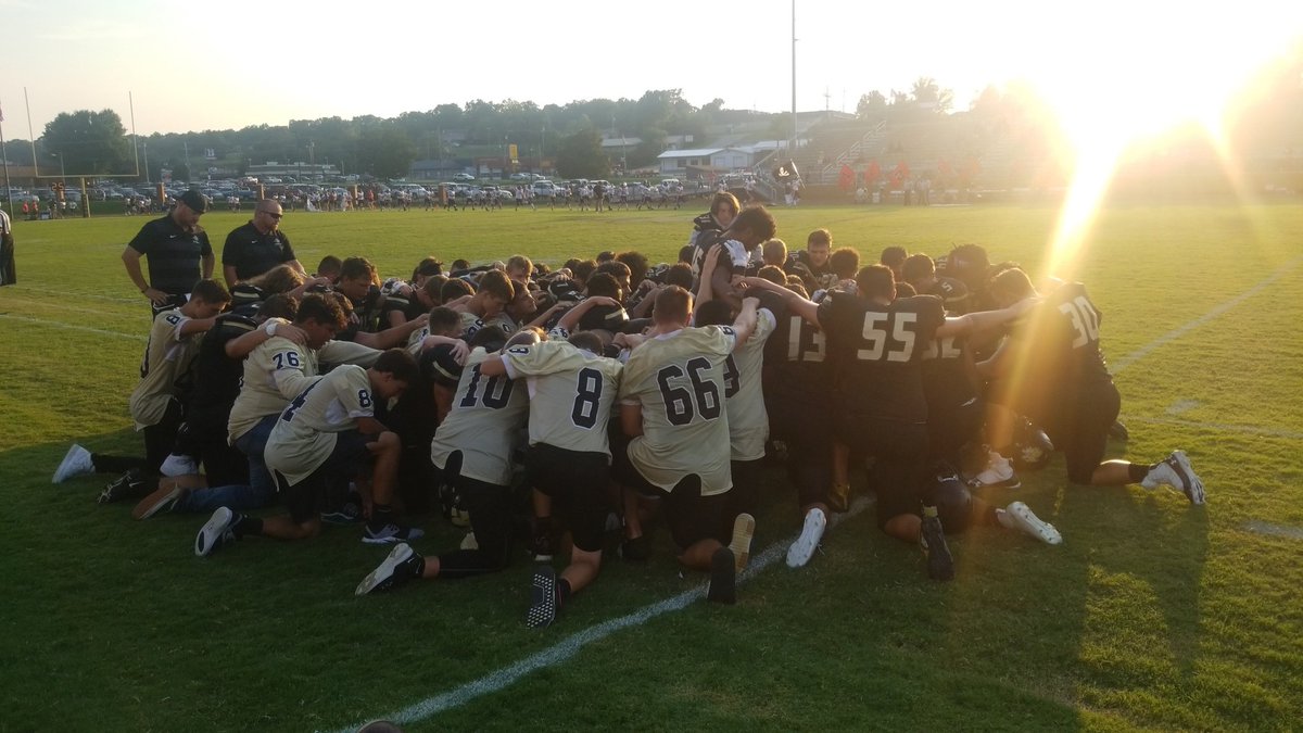 NeoshoAD's tweet photo. Let's GO!! @NHSWildcatFB https://t.co/eGZXVYooo4