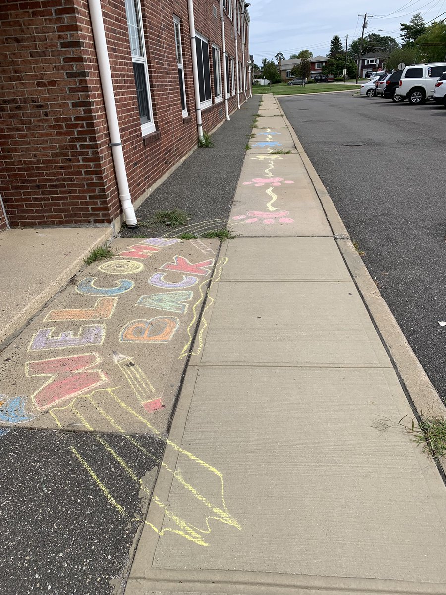 ccorrigan15's tweet photo. It was a great kick off to the 2019-2020 school year! Loved seeing all these beautiful faces again and meeting some of our new kindergarteners! And, how awesome is that welcome back sign?! @MrsBonagura @Miss_Giordano_ #Fairfieldfamilyffe #Fairfieldrocks #LoveWhereYouWork https://t.co/Ay9WijxcMj