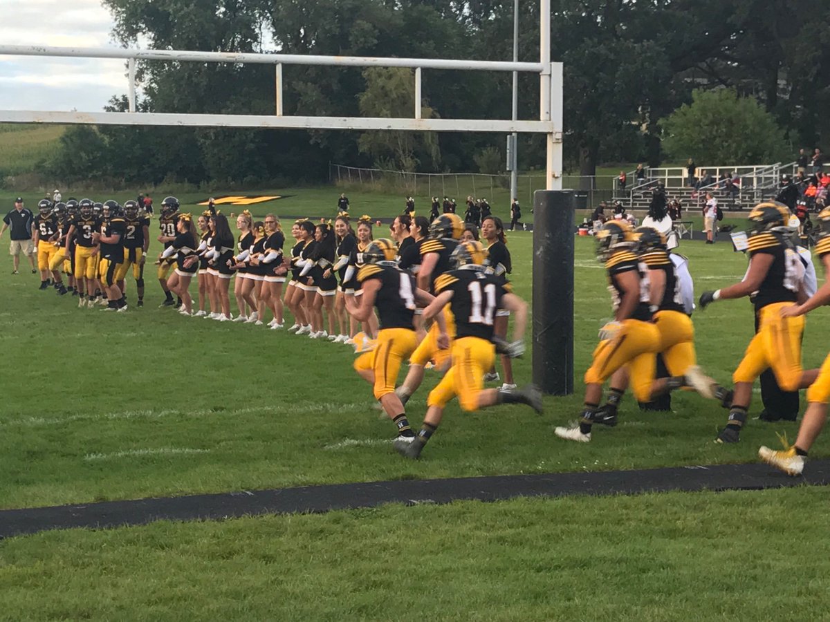 HHSHornets1's tweet photo. Friday night lights - game time! Here we go!!! Go Hornets! @HarvardD50 #hhs50 https://t.co/JCSu3dnobq