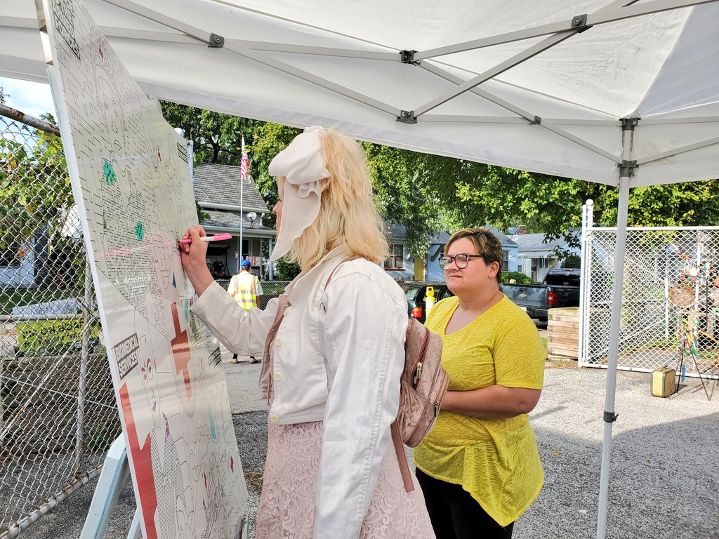 indianaRedCross's tweet photo. Bringing #art, social cohesion and the mission of the #RedCross to the community. "Mural Up With Us," at the #TubeFactory for #FirstFriday! Stop by and add to the mural! Here til 10PM #INRedCrossPopUp https://t.co/IkAMRMF2tX